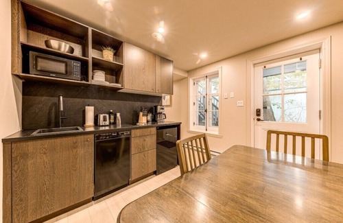 Vieux-Quebec-Cap-Blanc-colline Parlementaire Apartment | Two bedroom Escape in Old Quebec