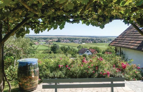 Eberau House | Two-Bedroom Holiday Home in Gaas