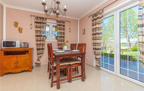 Kijevo House | Two-Bedroom Holiday Home In Kijevo