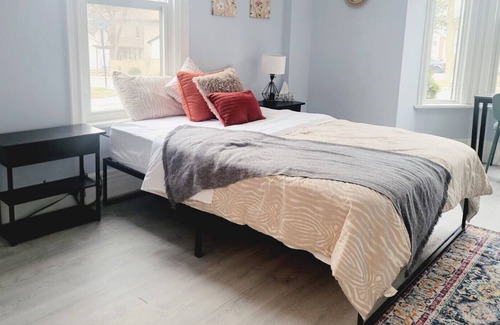 Cambridge House | Two Bedroom Home in Charming Stoney Creek