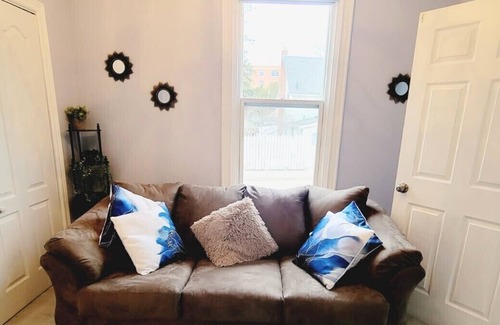 Cambridge House | Two Bedroom Home in Charming Stoney Creek