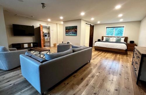 East Kootenay House | Two Bedroom House by Snow Valley Lodging