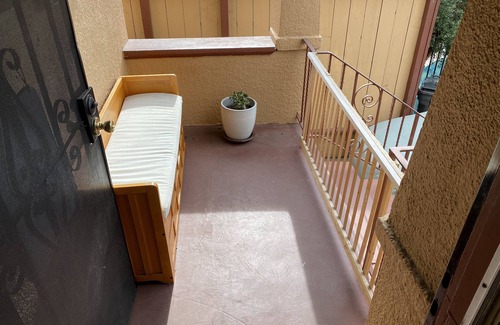 Oakland House | Two bedroom house close to downtown Oakland