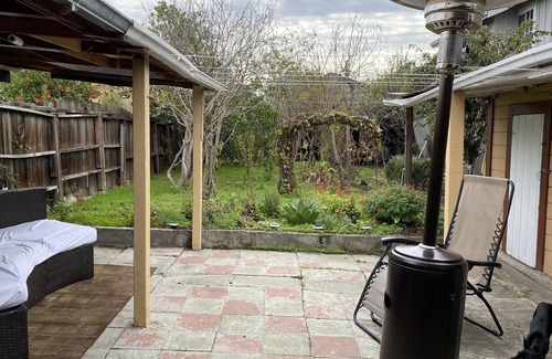 Oakland House | Two bedroom house close to downtown Oakland