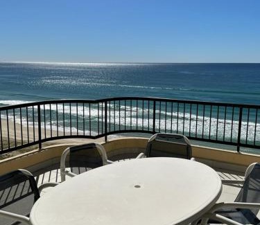 Tugun Apartment | Two Bedroom Ocean View Penthouse at Pelican Sands