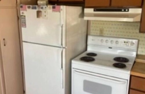 Waupun House | Two bedroom ranch that sleeps 5 Ideal for NFL Draft, EAA, Little League tourneys