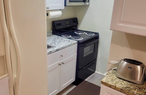 Marietta Apartment | Two-Bedroom-Suite in the Woods