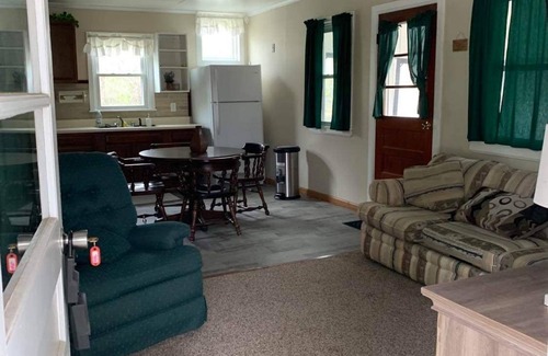 Harrodsburg House | Two Bedroom Waterfront Cabin on Herrington Lake