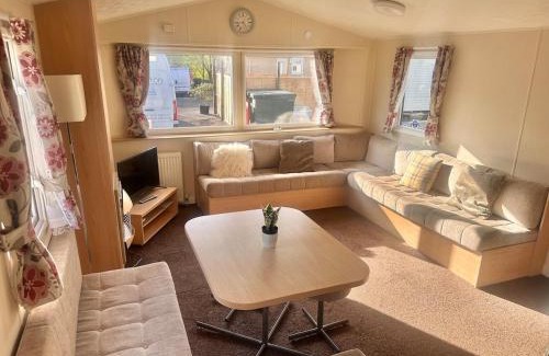 Glasgow Apartment | Two Bedroom Willerby Caravan Located in Uddingston, Glasgow at Maryville Caravan Site