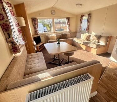 Glasgow Apartment | Two Bedroom Willerby Caravan Located in Uddingston, Glasgow at Maryville Caravan Site