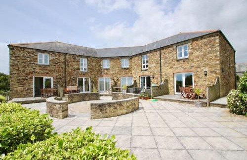 Gorran House | Two Bedroomed Holiday Cottage with Sea Views