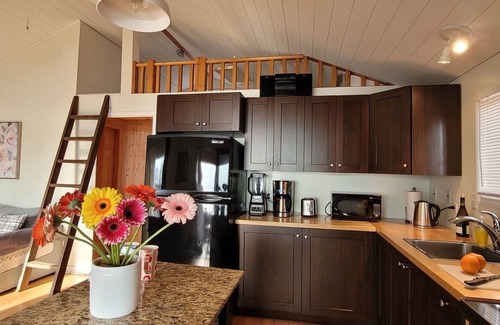 Frontenac Cottage | Two bedrooms and a loft with a bunkie on side lakefront cottage on Bobs Lake