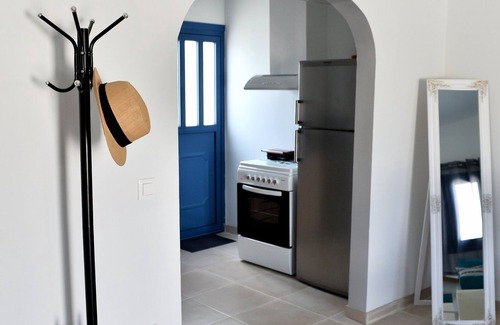Kanala House | Two bedrooms house 2 min from three beaches!