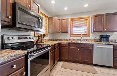 Logan Cabin | Two cabin property! Great for Groups! Amazing views and sunsets!