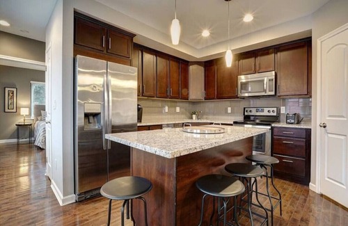 Mount Auburn Apartment | Two Comfy Condos Near City Center | OTR, UC, Zoo