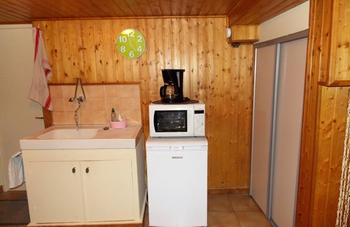 Brive-la-Gaillarde House | TWO COQUETTES IN A QUIET HOUSE