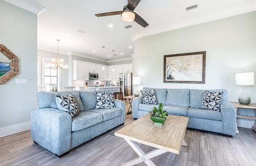 Villa Lago House | Two Golf Carts Included ~ Near Community Pool ~ Pet Friendly