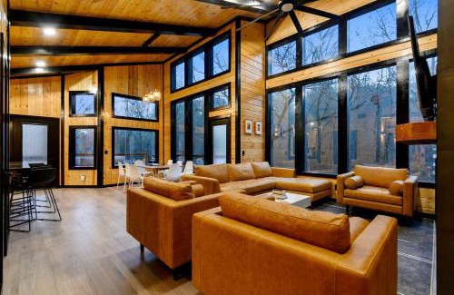 Broken Bow House | Two Gorgeous Cabins with Basketball Court in Broken Bow, Oklahoma