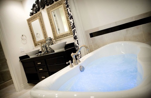 Edmond Bed & Breakfast | Two Hearts Inn