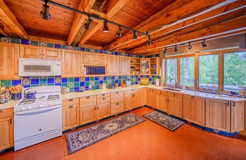 Guilford House | Two Home Retreat Meant for Big Family Memories