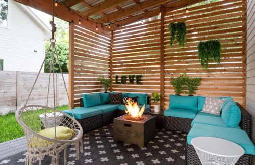 East Cesar Chavez House | Two House Corner Compound Rainey St - 6min walk
