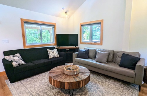 McKellar Cottage | Two-in-One Cottage w/ 777ft Waterfront - Pets✔️