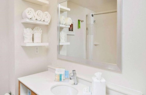 Bay Area House | Two miles from the San Francisco Airport