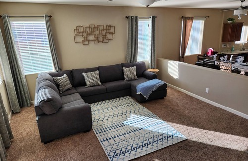 Glendale House | Two minutes from State Farm Stadium and Tanger outlets!