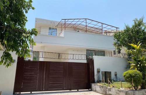 F-7 Sector House | Two minutes walk from jinnah super market, Islamabad