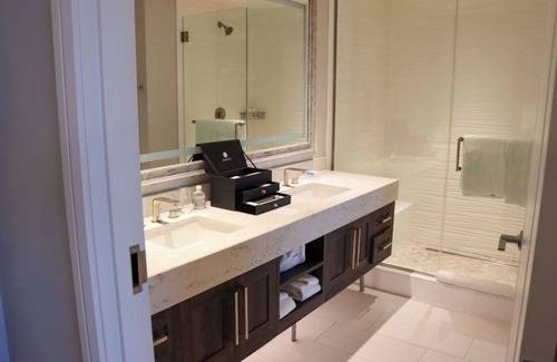 Charlotte Harbor House | Two Premium King Stay – Ideal for Groups or Multi-Generational Trips