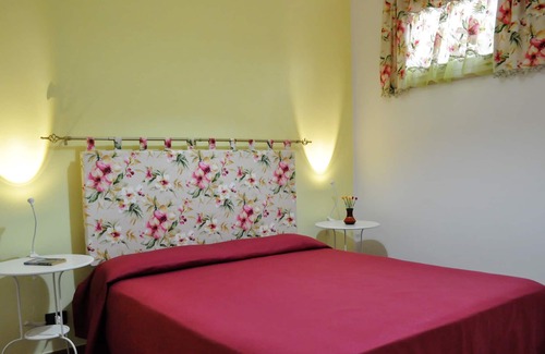 Castelluzzo Villa | Two-room apartment surrounded by greenery, sea view, free wi-fi.