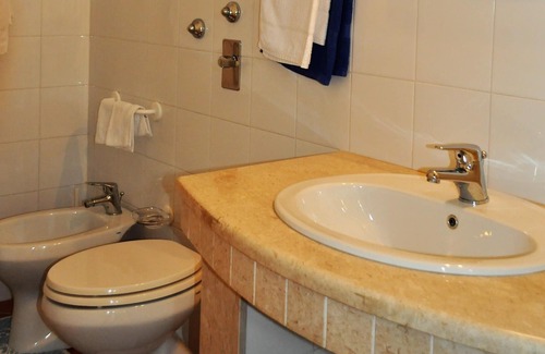 Castelluzzo Villa | Two-room apartment surrounded by greenery, sea view, free wi-fi.