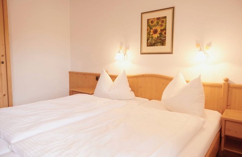 Groissenbach Apartment | Two-room apartment 51sqm, large corner balcony with a view of the mountains