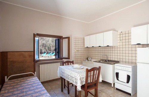 Corigliano D'Otranto Ski Chalet | Two-room apartment in large Apulian countryside villa with pool m543