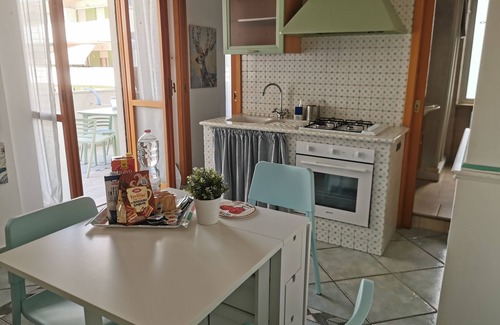 Montesilvano Apartment | Two-room mini apartment a stone's throw from the sea with parking space