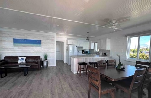Doctor's Arm House | Two separate units~ 1 price. Boat launch-dock-hot tub. Book 2 weeks get 2 FREE!