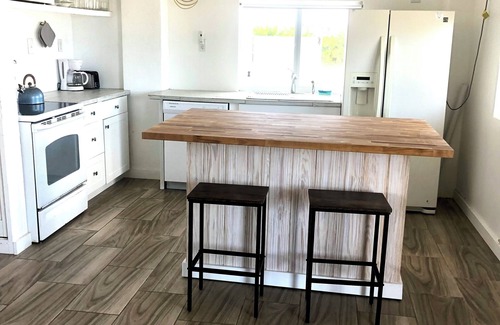 Doctor's Arm House | Two separate units~ 1 price. Boat launch-dock-hot tub. Book 2 weeks get 2 FREE!