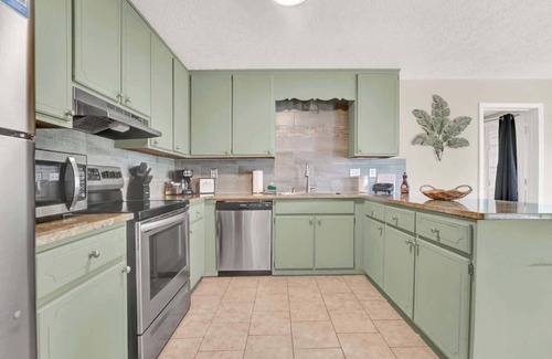 Lynn Haven House | Two Spaces in One Main House and Guest House 25 Min to PCB