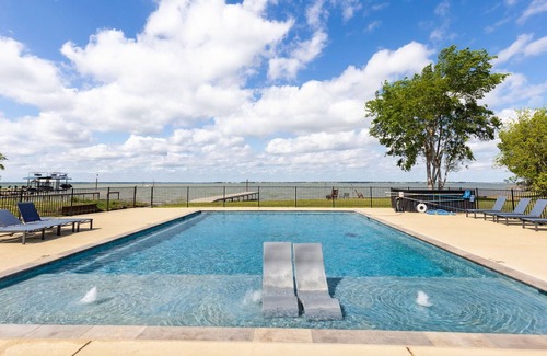 Kerens House | Two Spaces - One Reservation! Many Happy Memories!