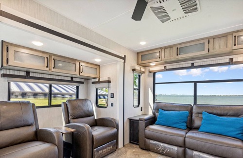 Kerens House | Two Spaces - One Reservation! Many Happy Memories!