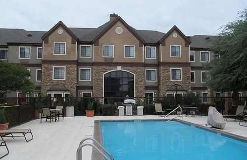 Vance Jackson Apartment | TWO Spacious 1BR Suite with Pool & Full Kitchen! Relaxing and Comfortable!