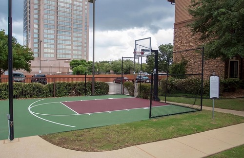 Vance Jackson Apartment | TWO Spacious 1BR Suite with Pool & Full Kitchen! Relaxing and Comfortable!