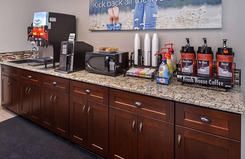 Tri-Cities House | TWO Spacious Accommodations, Comes with Free Breakfast & Parking! Pets Allowed!