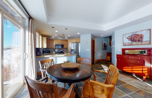 Kimball Junction House | Two-Story Condo Near Skiing with Fast WiFi, Central AC, Fireplace, & Grill