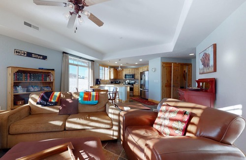 Kimball Junction House | Two-Story Condo Near Skiing with Fast WiFi, Central AC, Fireplace, & Grill