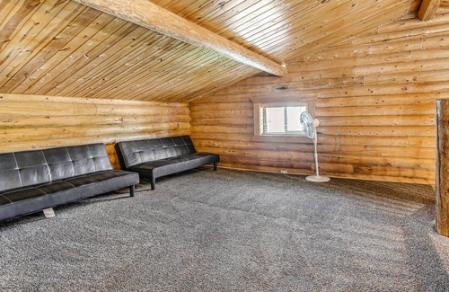 St. Charles Cabin | Two-story lodge with large dining area