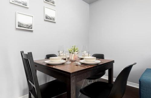 King West Village Apartment | Two Story Loft w 2 beds close to Lakeshore