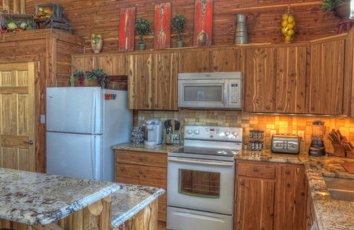 Rio Frio Cabin | Two Story Luxury Lodge A Great Family Getaway