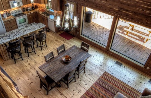 Rio Frio Cabin | TWO STORY LUXURY LODGE- GREAT FAMILY GETAWAY
