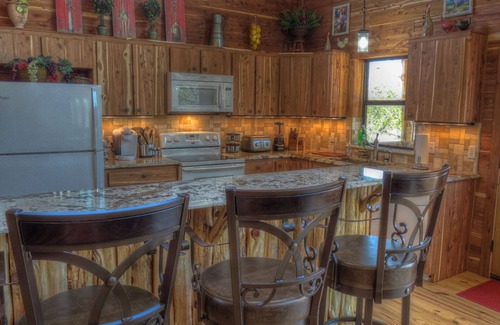 Rio Frio Cabin | TWO STORY LUXURY LODGE- GREAT FAMILY GETAWAY
